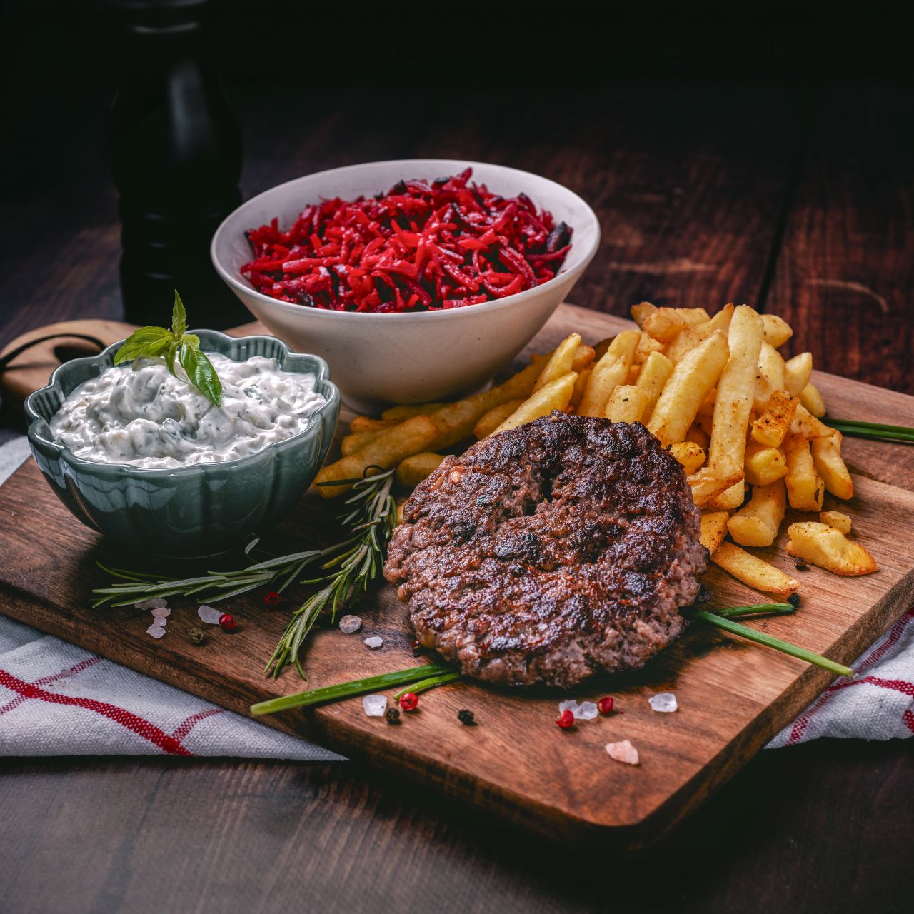 НЯКОЛКО ДУМИ ЗА НАС